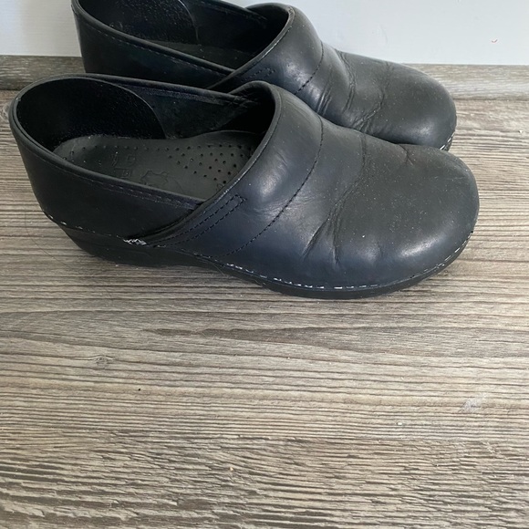 Black size 40 Dansko clogs - Picture 3 of 3